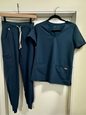 Figs Dark Harbor XS Catarina Scrub Top / XXS Zamora Jogger Scrub